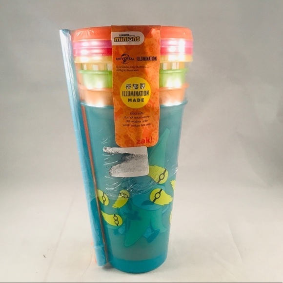 Zak! Minions Glow In The Dark 4 pk Tumblers - Picture 5 of 6
